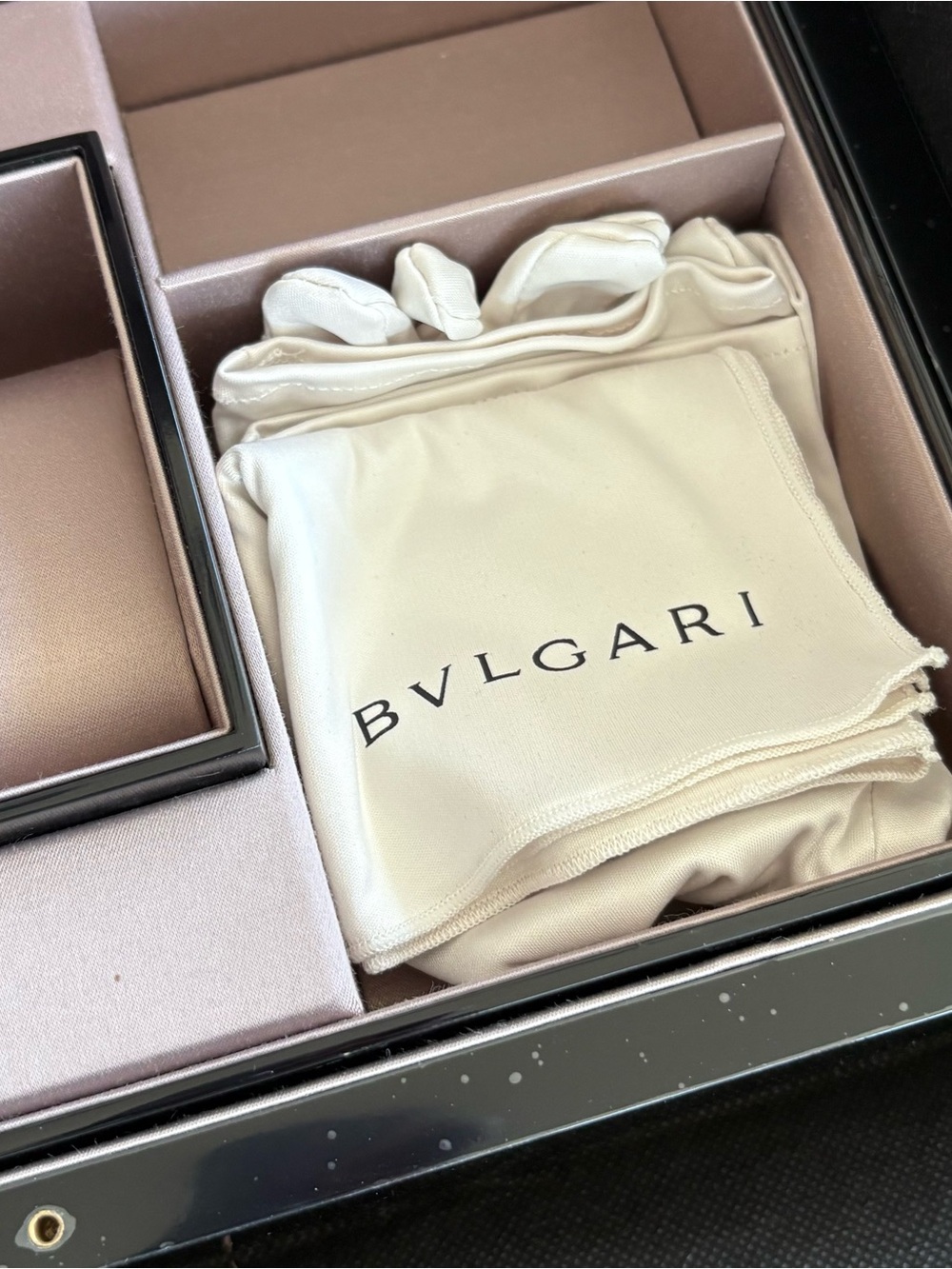BVLGARI Black Lacquered Jewelry Box with Blush Interior - Picture 5 of 16